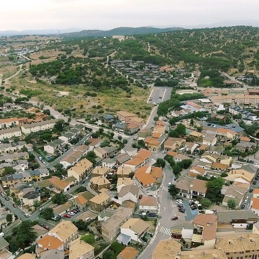 cropped fondo carrusel navalagamella 1 min.jpg
